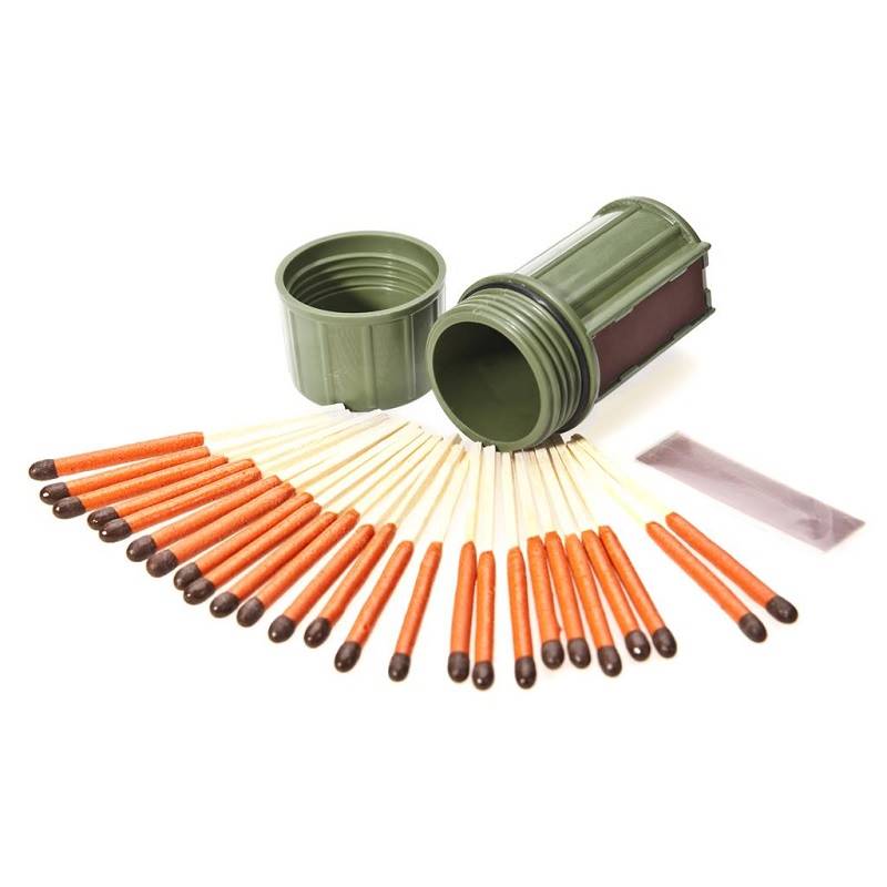 UCO Hurricane Match Kit with 25 Matches Green